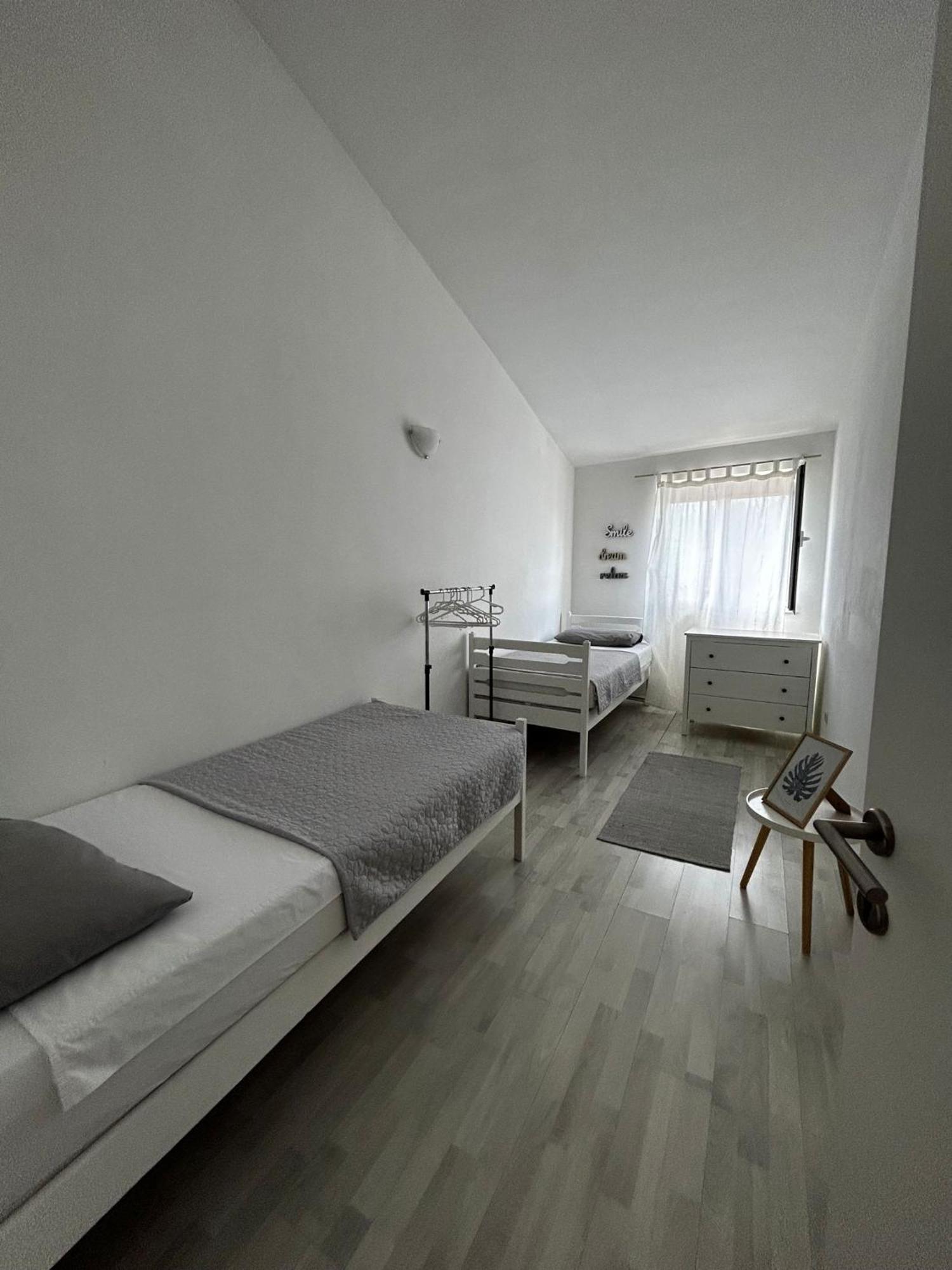 Apartments Petrovic Пироваць Екстер'єр фото