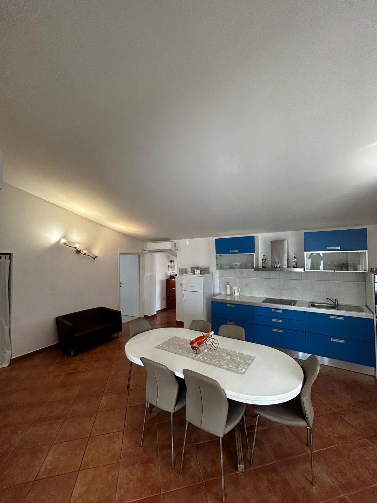 Apartments Petrovic Пироваць Екстер'єр фото