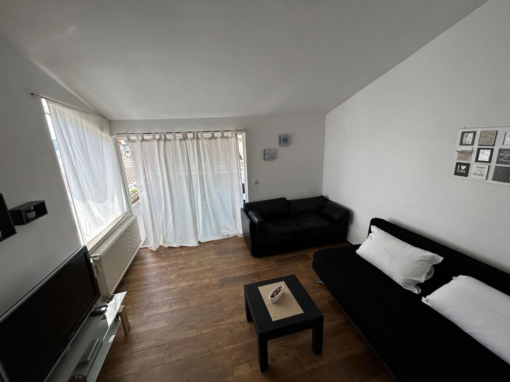 Apartments Petrovic Пироваць Екстер'єр фото