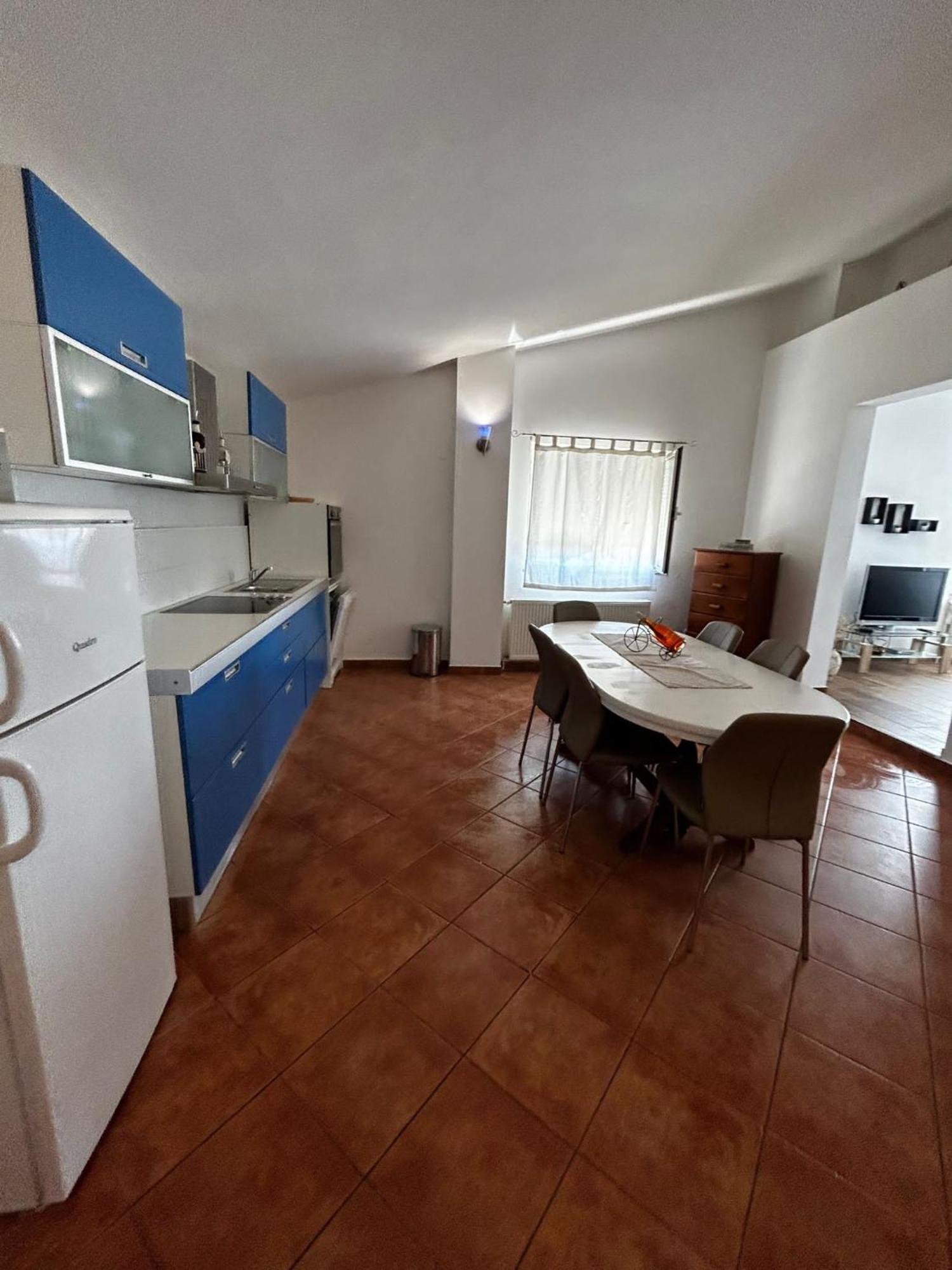 Apartments Petrovic Пироваць Екстер'єр фото