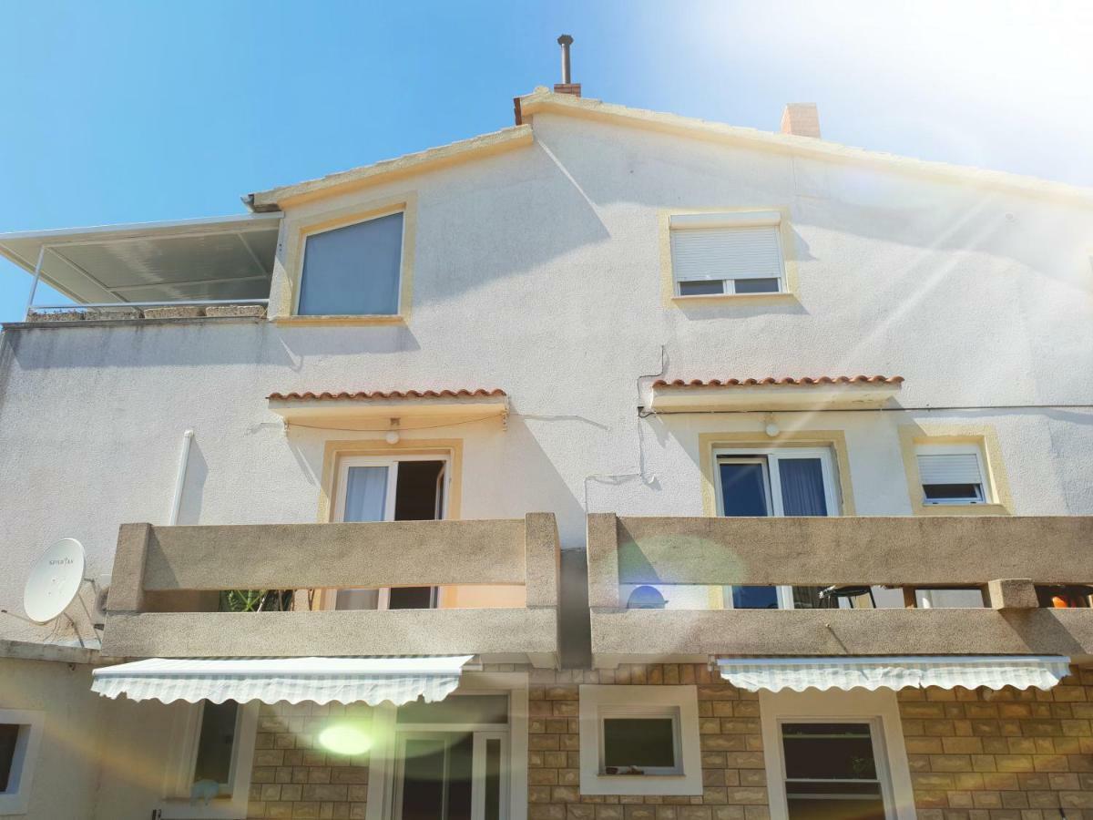 Apartments Petrovic Пироваць Екстер'єр фото