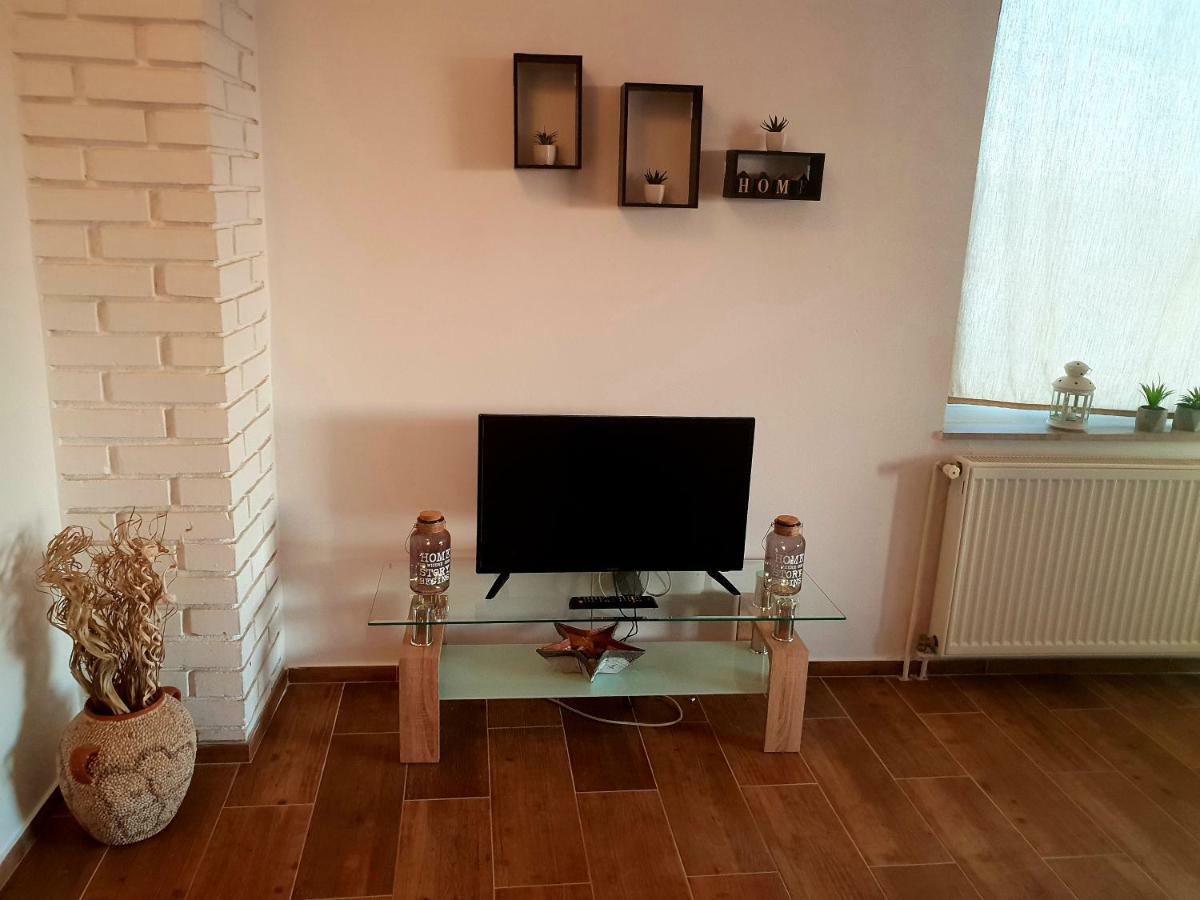 Apartments Petrovic Пироваць Екстер'єр фото